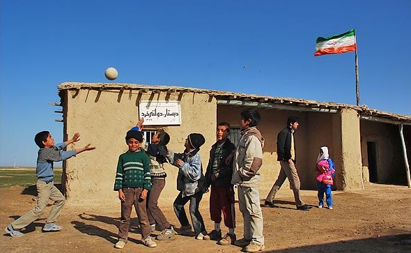مسئولان استان یزد باید به مدارس روستایی تفت توجه جدی داشته باشند